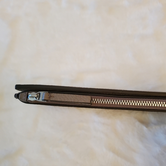 TORY BURCH ⭐️NEW!⭐️ Tory Burch Britten Slim Envelope Wallet - Picture 5 of 10